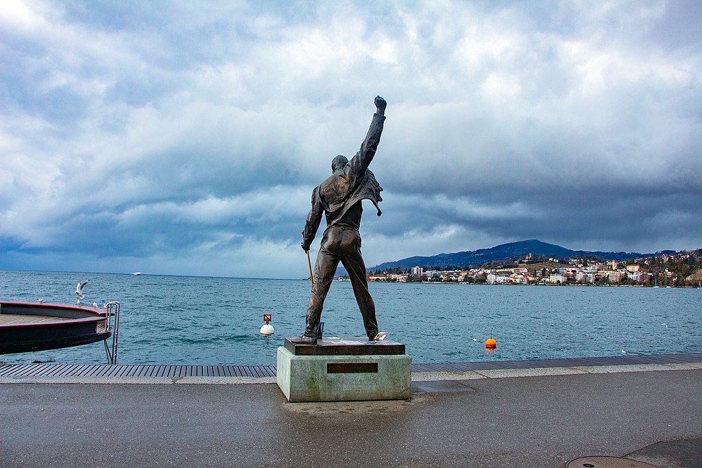 freddie-mercury-statue